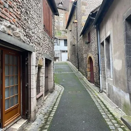 Au Coeur De La Cite Medievale Montluçon Extérieur photo